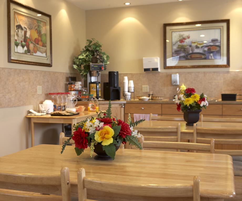 Econo Lodge Inn & Suites Innisfail Esterno foto