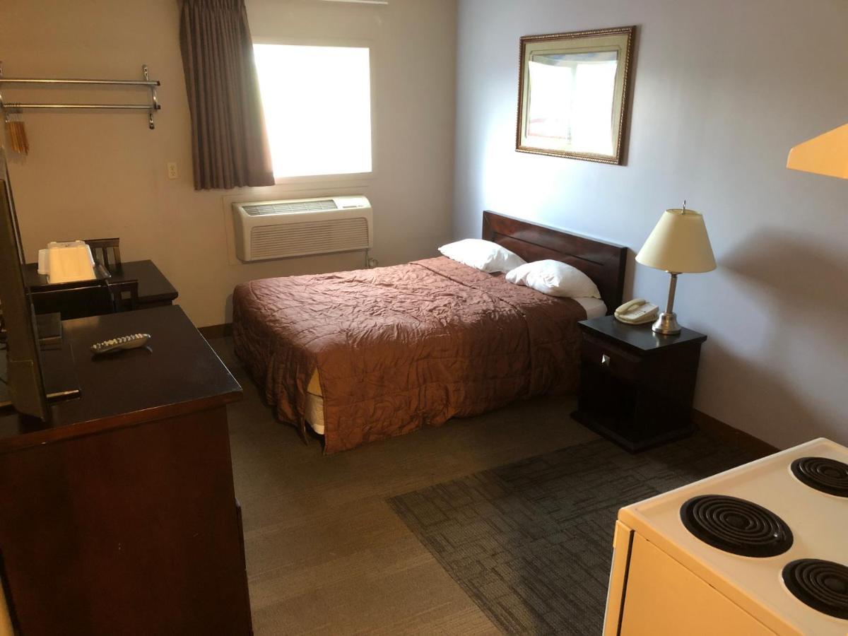 Econo Lodge Inn & Suites Innisfail Esterno foto