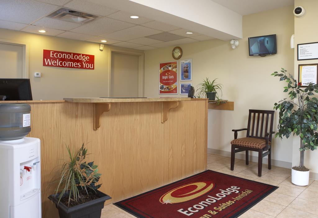 Econo Lodge Inn & Suites Innisfail Esterno foto