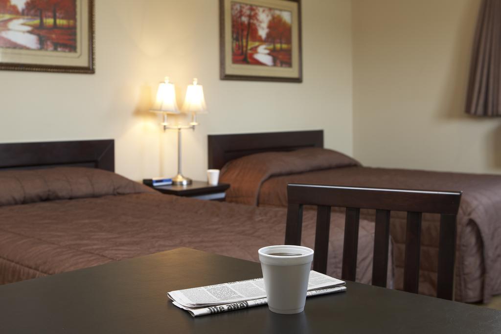 Econo Lodge Inn & Suites Innisfail Esterno foto