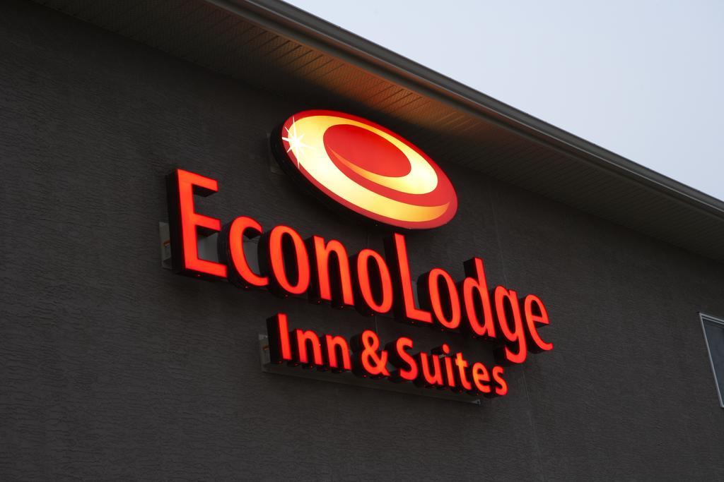 Econo Lodge Inn & Suites Innisfail Esterno foto