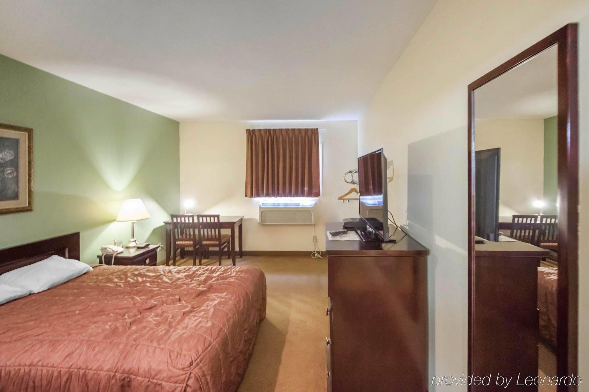Econo Lodge Inn & Suites Innisfail Esterno foto