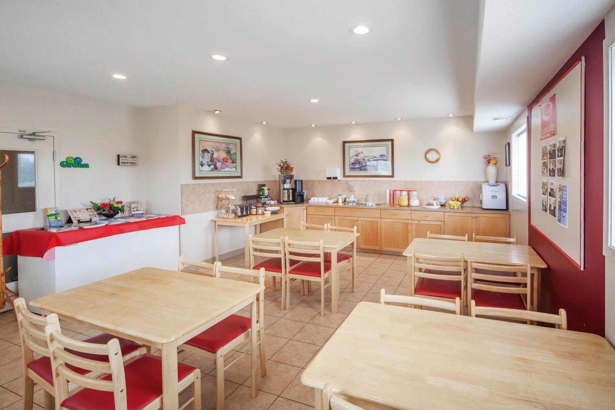 Econo Lodge Inn & Suites Innisfail Esterno foto