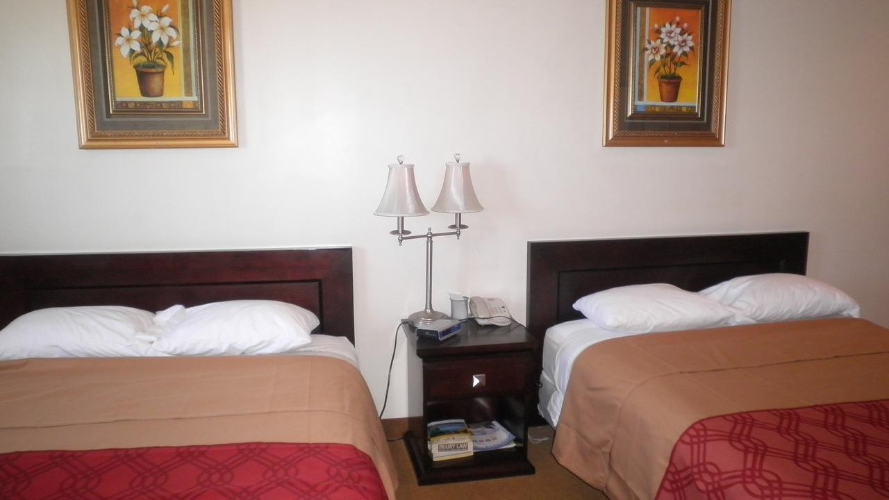 Econo Lodge Inn & Suites Innisfail Esterno foto