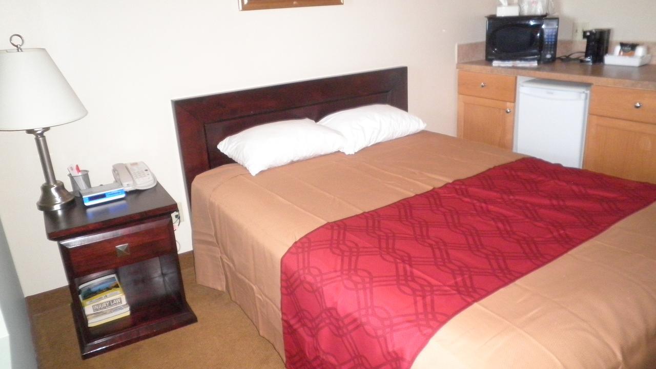 Econo Lodge Inn & Suites Innisfail Esterno foto