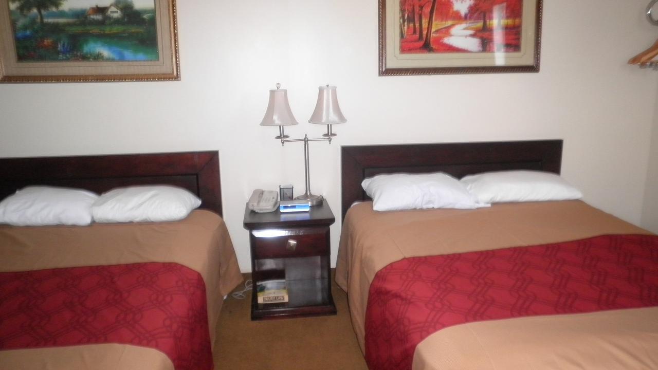 Econo Lodge Inn & Suites Innisfail Esterno foto
