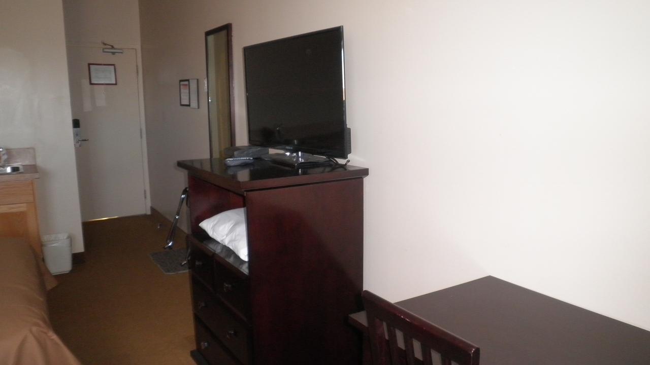 Econo Lodge Inn & Suites Innisfail Esterno foto