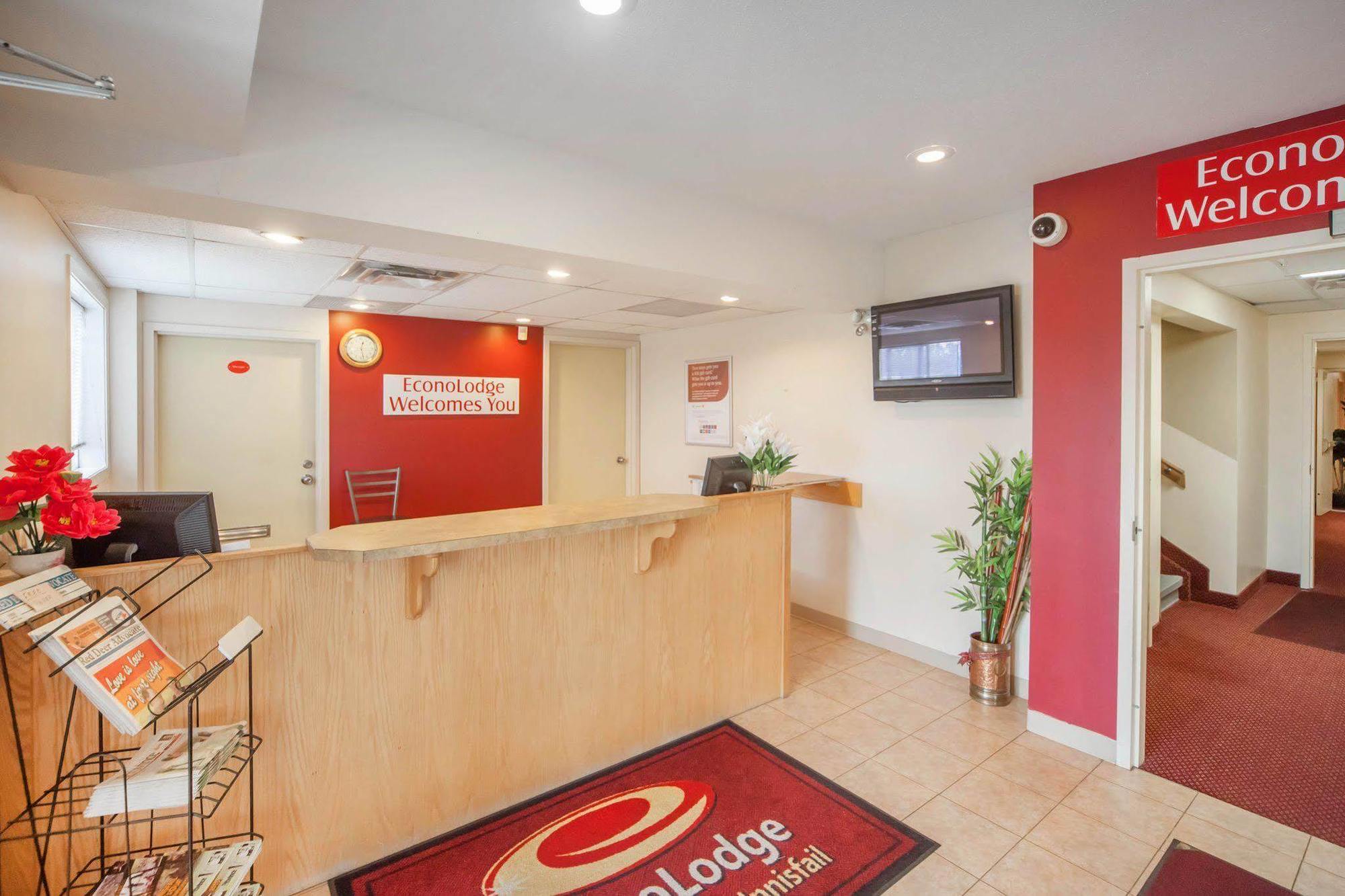 Econo Lodge Inn & Suites Innisfail Esterno foto