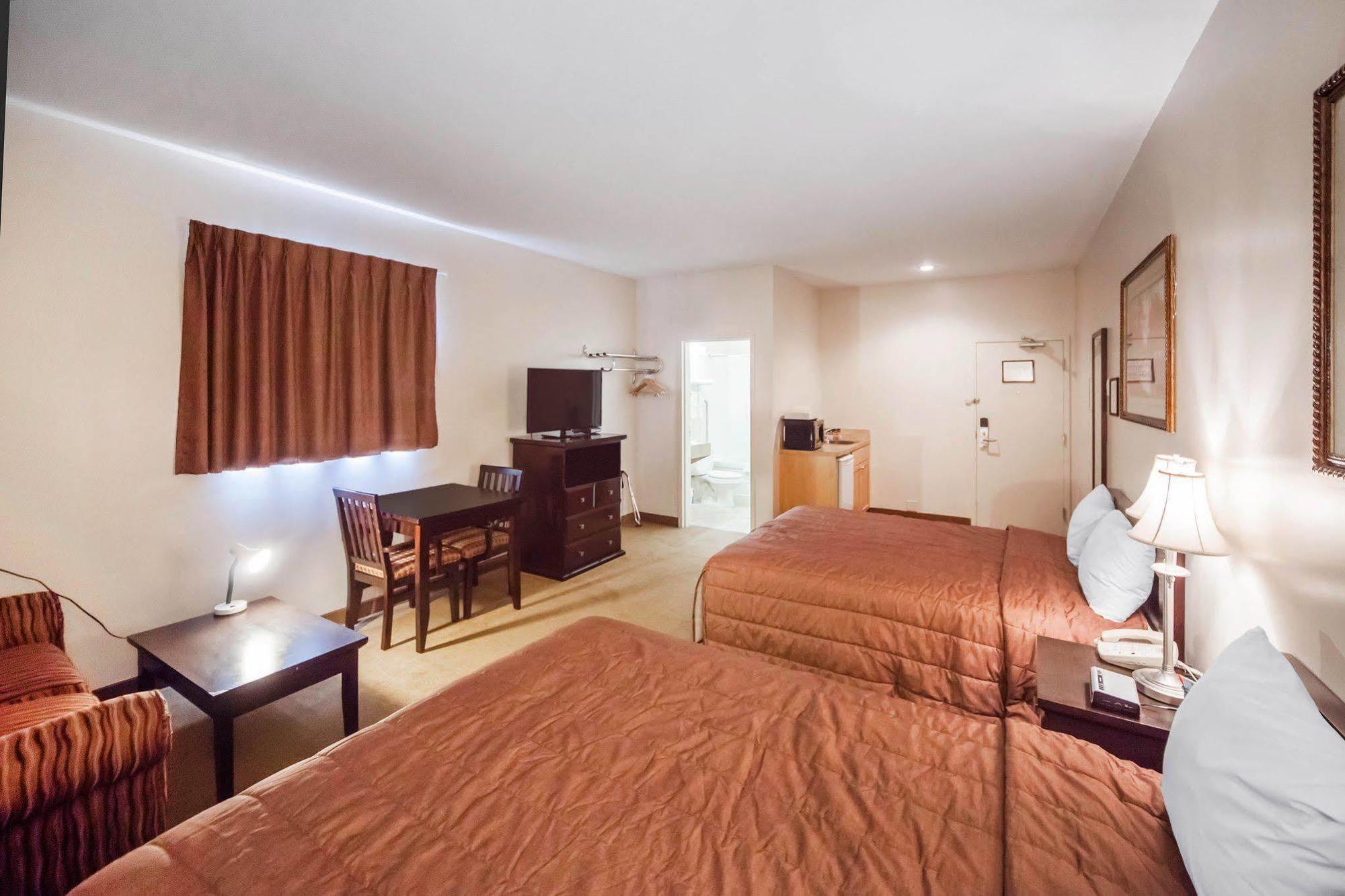 Econo Lodge Inn & Suites Innisfail Esterno foto
