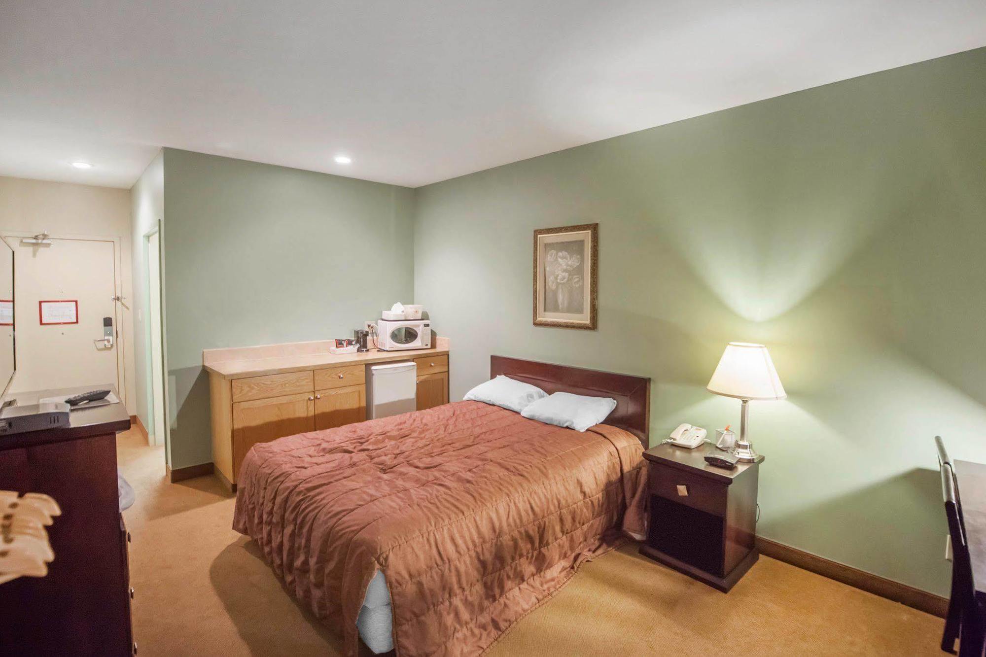 Econo Lodge Inn & Suites Innisfail Esterno foto