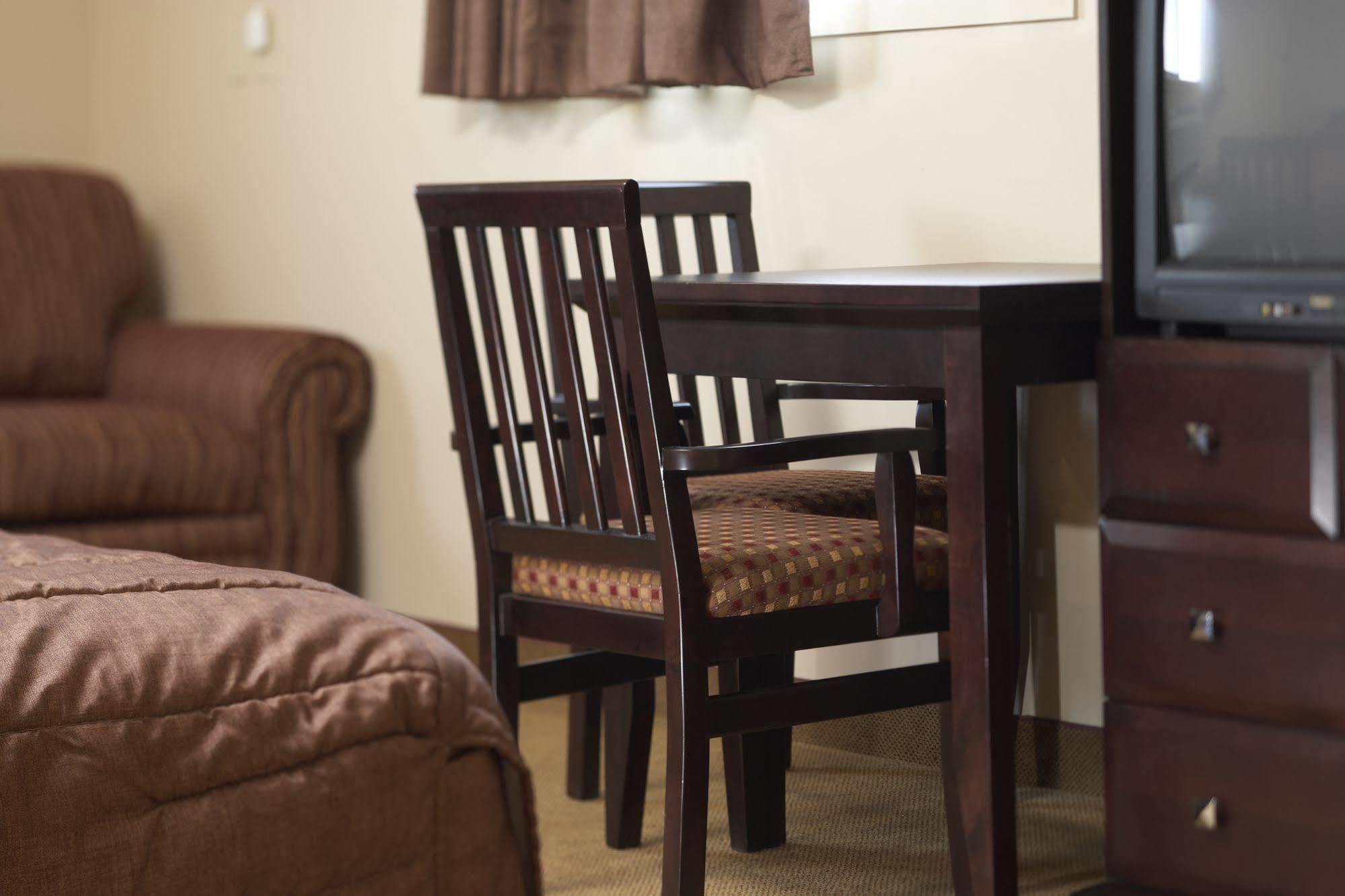 Econo Lodge Inn & Suites Innisfail Esterno foto