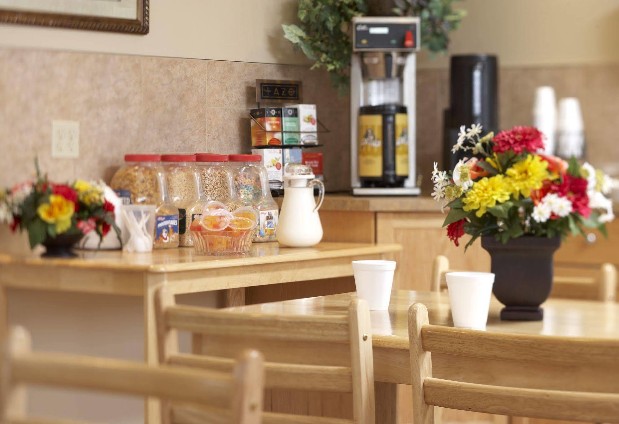Econo Lodge Inn & Suites Innisfail Esterno foto
