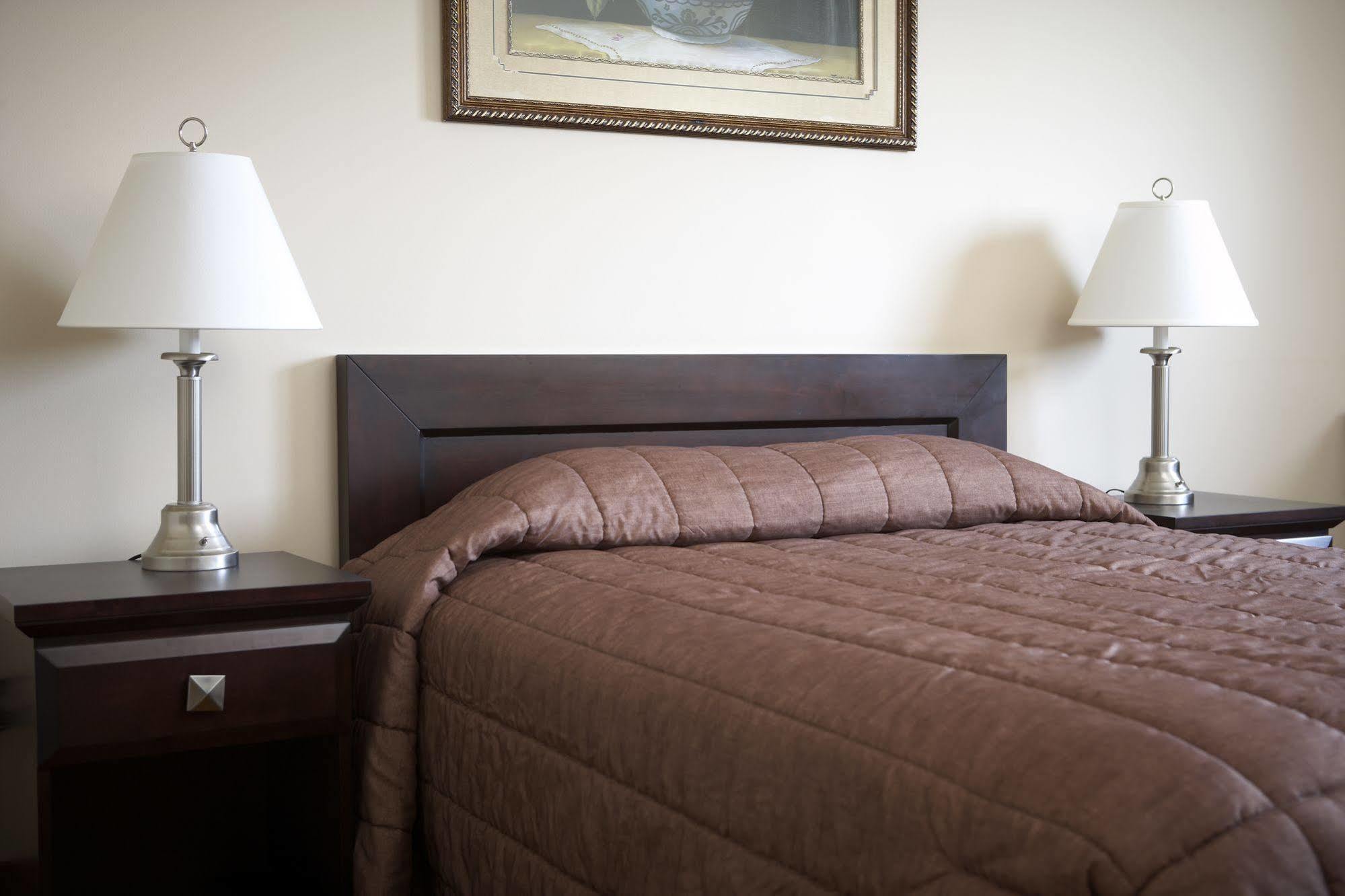 Econo Lodge Inn & Suites Innisfail Esterno foto