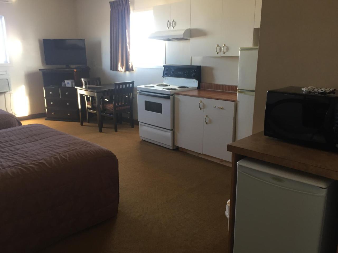 Econo Lodge Inn & Suites Innisfail Esterno foto