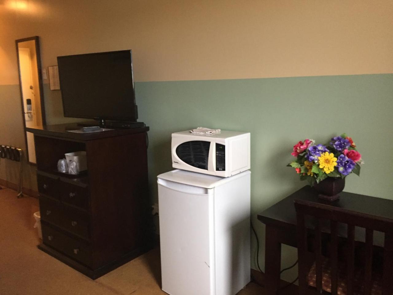 Econo Lodge Inn & Suites Innisfail Esterno foto